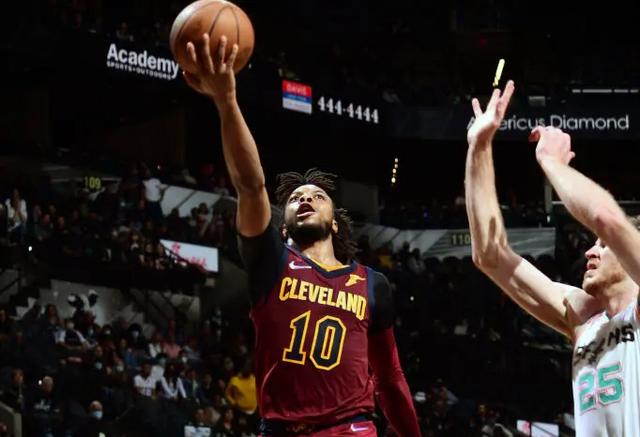 九游云游戏-关于转会期欧篮联焦点战；克里夫兰骑士绝杀压哨；球迷炸锅；控场能力受关注的信息-九游云游戏