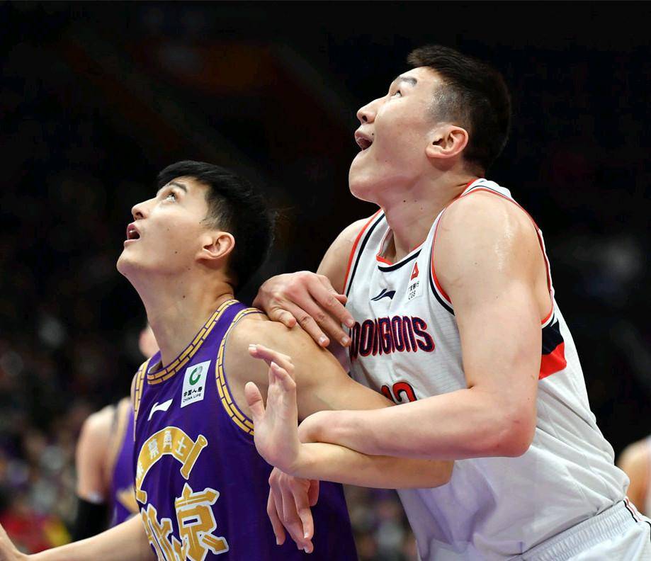 包含新疆广汇发布备战花絮；赛前再遭质疑；NBA常规赛任务艰巨；轮换策略成焦点的词条